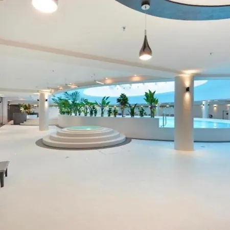 Hanza Tower 23 Pool & Appartement *